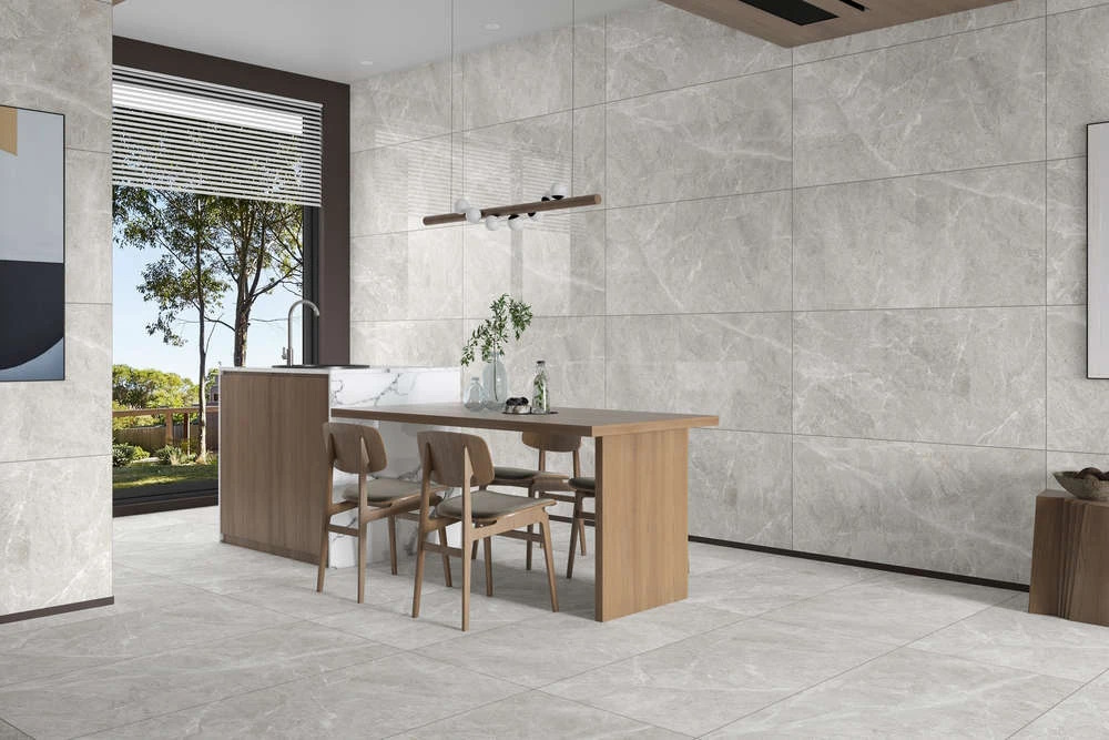 Керамогранит на стенах и полу