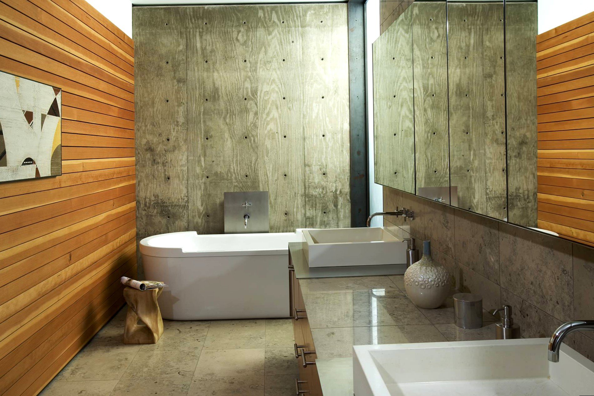 Ванная комната отделка стен панелями. Деревянные панели в ванной комнате. Отделка ванной под дерево. Дерево в интерьере ванной комнаты. Панели для ванной комнаты под дерево.